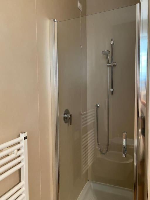 Con Piscina A 5 Minuti Dal Centro Apartment Peschiera del Garda